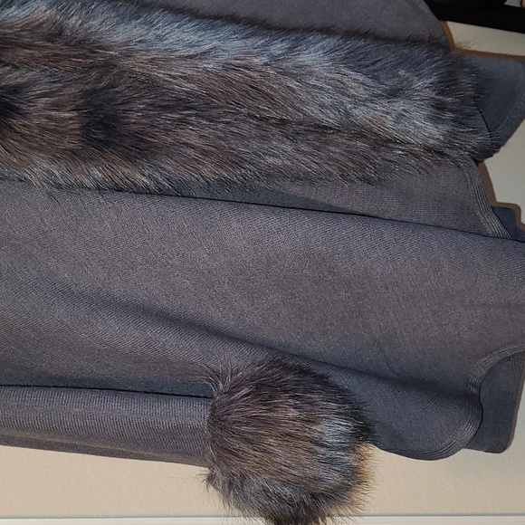 💕2X HP💕NWT Dolce Cabo Faux Fur Sweater/Jacket/Poncho💕 - Picture 5 of 11